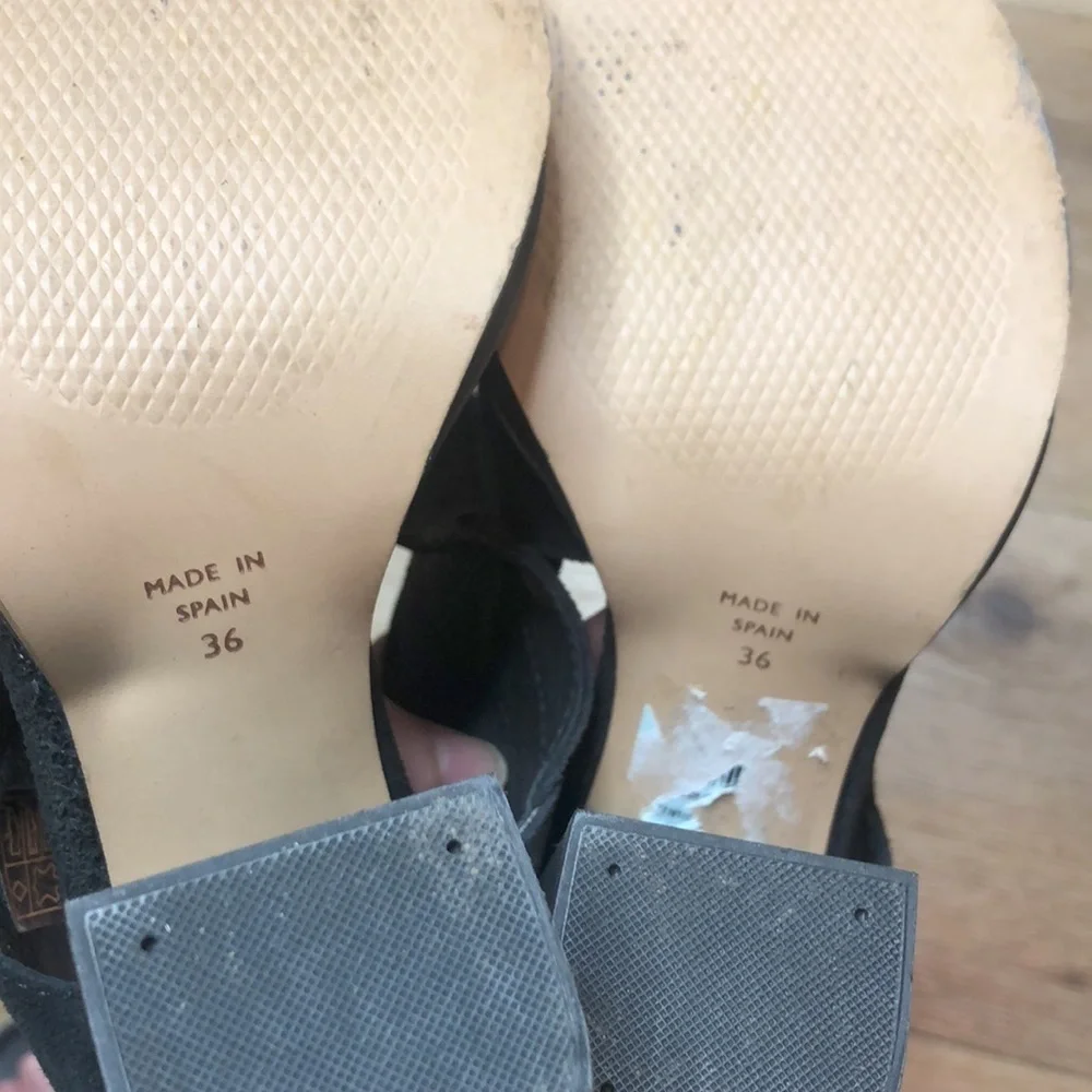 Intentionally Blank Blk Suede Strappy Sandal 36/6